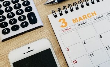 引越し業者の繁忙期はいつ？避けるべき時期と理由